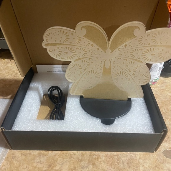 Intricate Butterfly Multiple Color LED Light - Picture 4 of 6